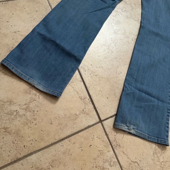 Old Navy Women's The Diva Blue Boot Cut Jeans - Picture 4 of 4